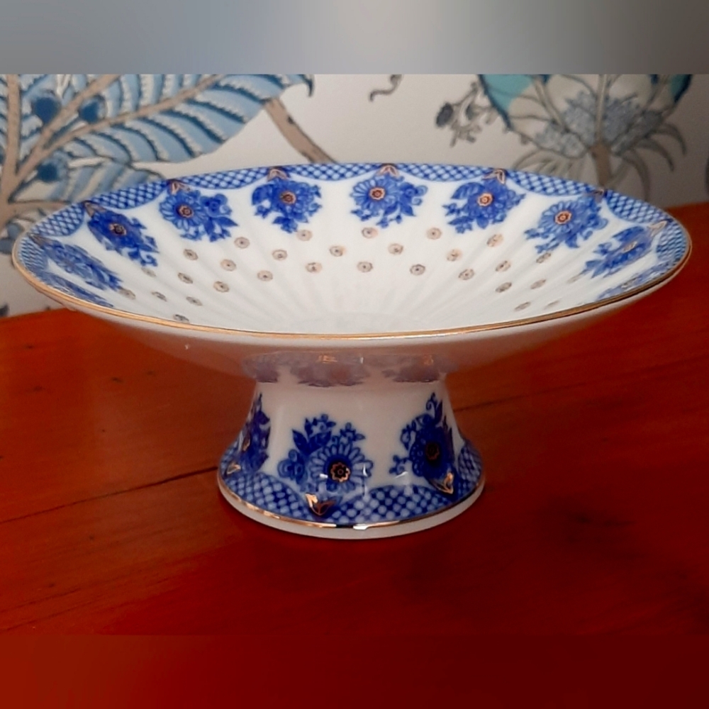 Lomonosov St. Petersburg Russia Porcelain Bridesmaid Pattern Candy Dish Pedestal